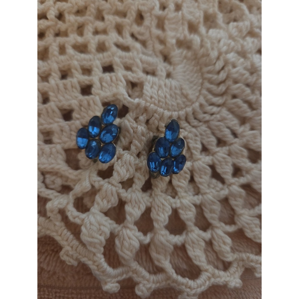 Vintage Cornflower Blue Screw Back Earrings MCM Rhinestone Silver Tone Triangle